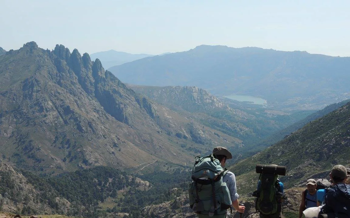 Entre Monts et Merveilles, Defismed