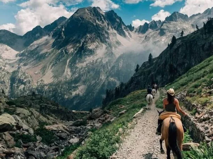 Randonnées et balade a cheval dans le Mercantour et sur la cote d'Azur, Defismed